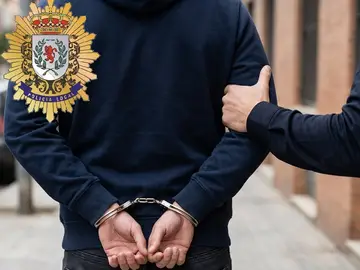 La Policía de Coslada detiene a un hombre por la quema de contenedores La Policía de Coslada detiene a un hombre por la quema de contenedores