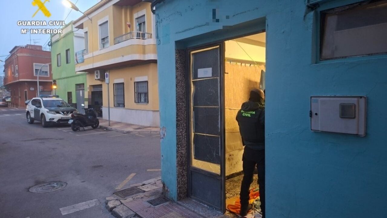 Desarticulan un punto de venta de droga junto a una escuela infantil en Cullera