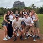 Grupo de j&oacute;venes andaluces atrapados en Molombo (Sri Lanka), afectados por el cierre del espacio a&eacute;reo a causa de la ofensiva de Estados Unidos e Israel a Ir&aacute;n.
