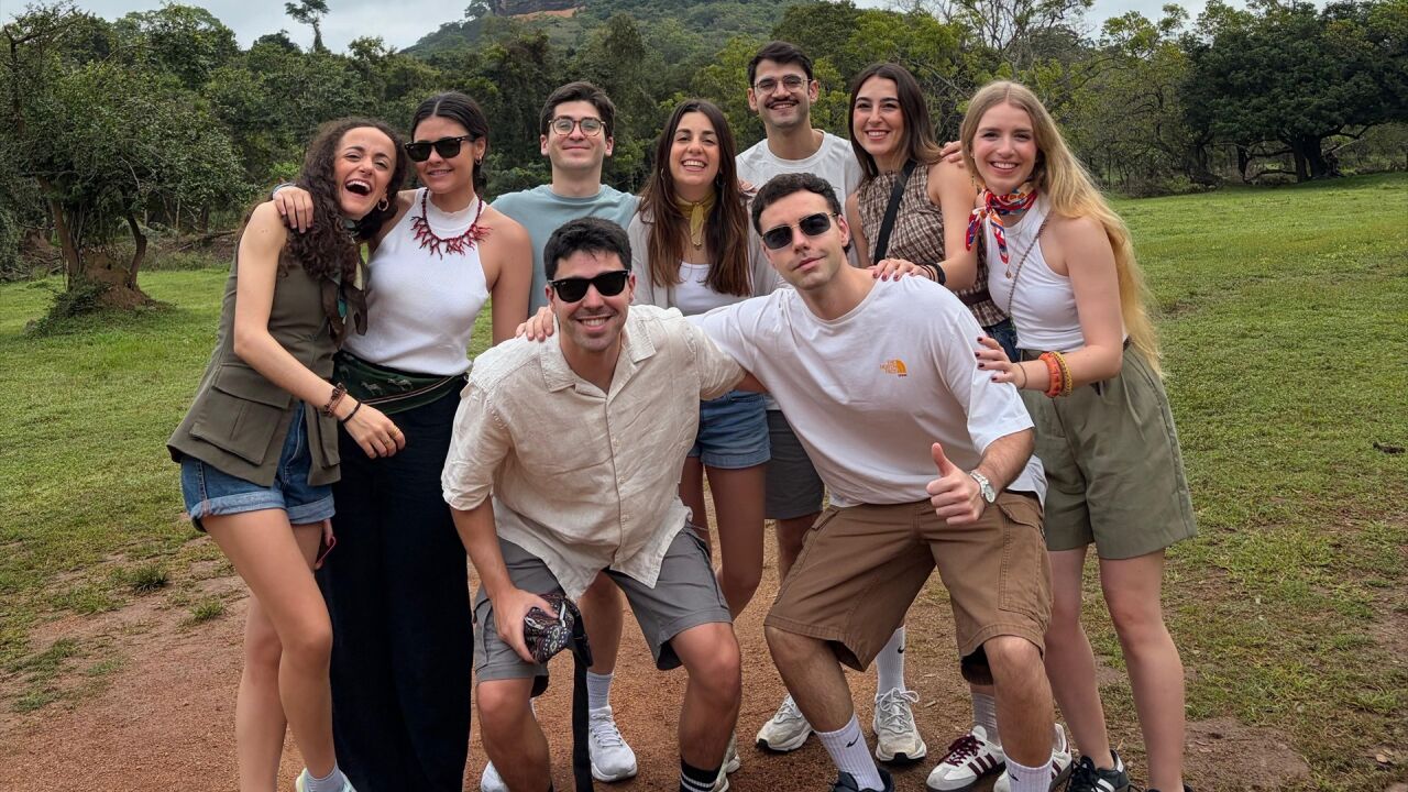 Nueve jóvenes médicos andaluces atrapados en Sri Lanka afean "incertidumbre" por parte de las instituciones para volver