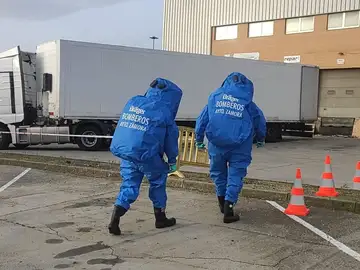 Emergencia química en Zamora tras el derrame de líquido corrosivo de un camión Emergencia química en Zamora tras el derrame de líquido corrosivo de un camión