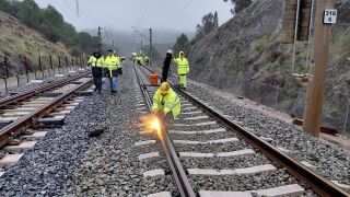 Trabajos en las v&iacute;as siniestradas en Adamuz