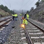 Trabajos en las v&iacute;as siniestradas en Adamuz