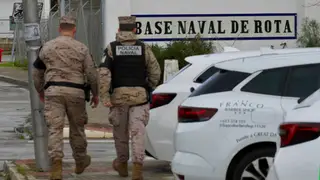 Imagen de la base militar de Rota Imagen de la base militar de Rota tras la negativa de Sánchez a cederlas para apoyo a las operaciones contra Irán. A 4 de marzo de 2026 en Rota, Cádiz (Andalucía, España). El presidente del Gobierno, Pedro Sánchez, mantiene la posición de España del ‘No a la guerra’ en relación al conflicto armado de Estados Unidos e Israel contra Irán, por lo que sostiene la negativa de ceder las bases militares de Morón y Rota, para el apoyo estratégico en las operaciones militares. Cabe recordar que el pre...