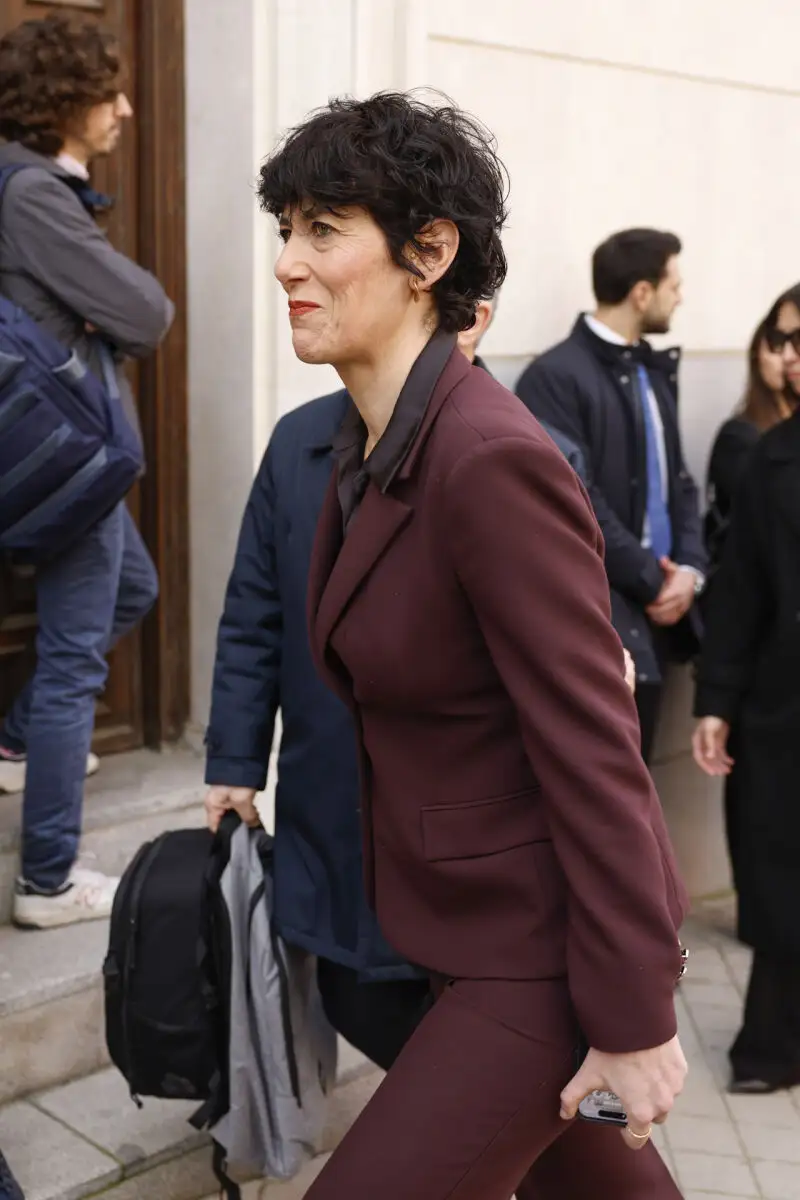 La ministra Elma Sainz en la capilla ardiente de Fernando Ónega