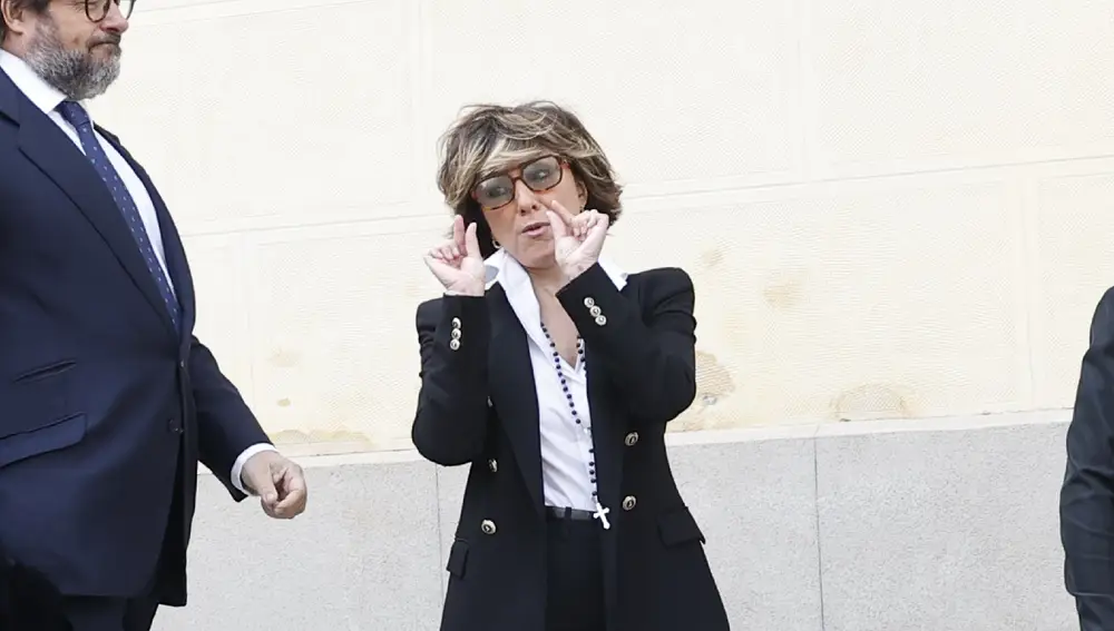 Sonsoles Ónega, muy afligida en la capilla ardiente de su padre