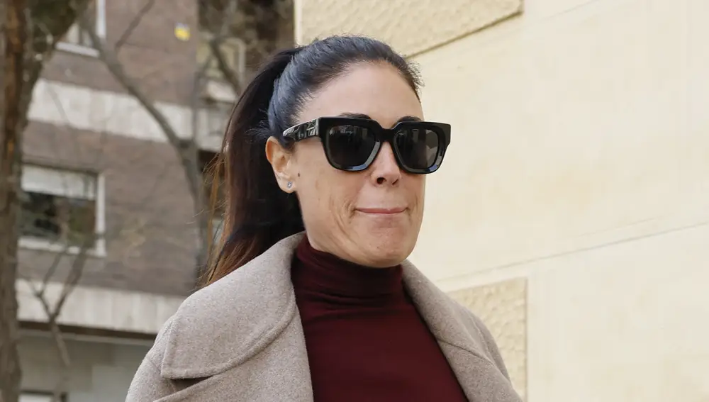 Isabel Rábago en la capilla ardiente de Fernando Ónega