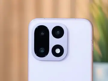 Este teléfono de alta gama está llamado a ser un matagigantes por su precio OnePlus 15 trasera