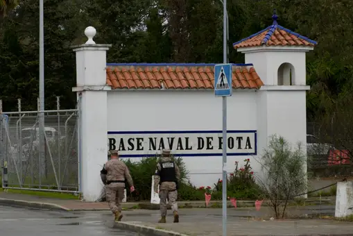 Vuelta al burladero del «no a la guerra» Vuelta al burladero del «no a la guerra»