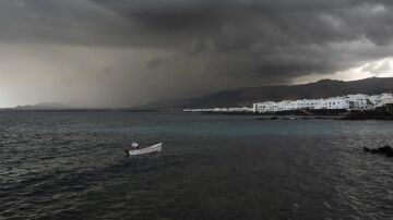 Regina golpea el archipi&eacute;lago con rachas de 90 km/h, olas de siete metros y un rastro de m&aacute;s de 220 emergencias