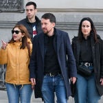 "Las piernas as&iacute; no": la juez de la Audiencia reprende a Pablo Iglesias por su postura en el tribunal del &lsquo;caso Dina&rsquo;