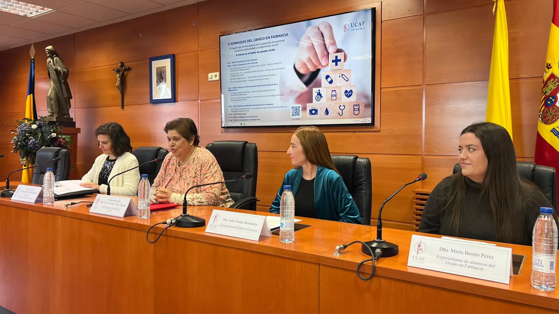 Presentación de las jornadas con la presencia de la rectora Sáez Yuguero