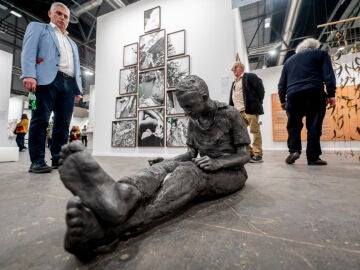 Obras expuestas durante la 45&ordf; edici&oacute;n de la Feria Internacional de Arte Contempor&aacute;neo de Espa&ntilde;a (ARCO) en IFEMA, a 4 de marzo de 2026, en Madrid (Espa&ntilde;a). La feria de arte contempor&aacute;neo ARCOmadrid arranca este mi&eacute;rcoles en IFEMA Madrid en una edici&oacute;n en la que tanto galer&iacute;as como artistas reivindican una reducci&oacute;n del IVA cultural --como ya sucedi&oacute; el a&ntilde;o pasado--, en la que el futuro y la IA volver&aacute;n a ser protagonistas, al igual que la ausencia por primera vez de la galer&iacute;a Helga de Alvear...