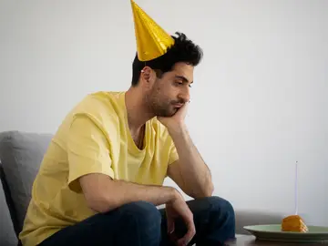 Alguien que no quiere celebrar su cumpleaños puede significar muchas cosas Alguien que no quiere celebrar su cumpleaños puede significar muchas cosas