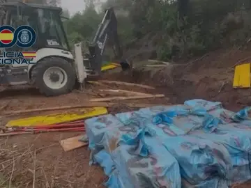 La Policía Nacional localiza un “narcozulo” e interviene un depósito de armas de guerra en dos operaciones contra el narcotráfico La Policía Nacional localiza un “narcozulo” e interviene un depósito de armas de guerra en dos operaciones contra el narcotráfico