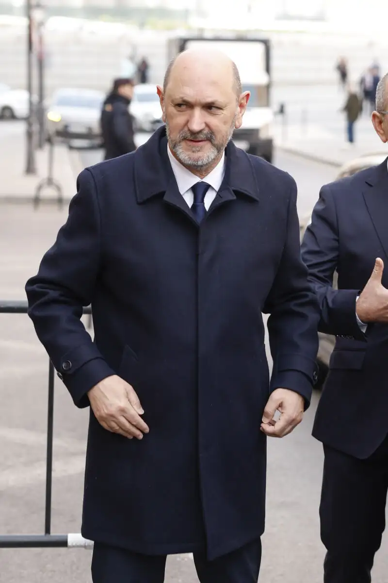 Rafael Louzán en la capilla ardiente de Fernando Ónega