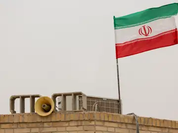 Irán.- La Guardia Revolucionaria iraní afirma haber atacado con misiles un destructor de EEUU en el Índico Irán.- La Guardia Revolucionaria iraní afirma haber atacado con misiles un destructor de EEUU en el Índico