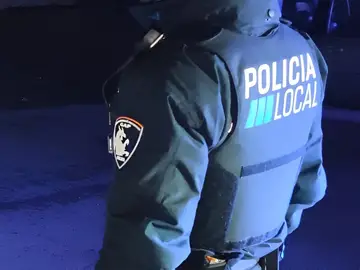 Sucesos.- La Policía Local disuelve carreras ilegales de coches en los polígonos de Can Valero y Son Rossinyol Agente de la Policía Local de Palma REMITIDA / HANDOUT por POLICÍA LOCAL Fotografía remitida a medios de comunicación exclusivamente para ilustrar la noticia a la que hace referencia la imagen, y citando la procedencia de la imagen en la firma 04/03/2026