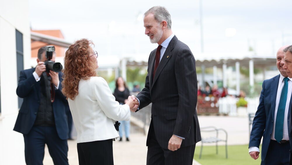  Felipe VI visita el Ayuntamiento de Dos Hermanas (Sevilla)