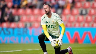 Aaron Escandell of Real Oviedo warms up during the Spanish League, LaLiga EA Sports, football match played between Rayo Vallecano and Real Oviedo at Estadio de Vallecas on March 4, 2026, in Madrid, Spain. AFP7 04/03/2026 ONLY FOR USE IN SPAIN