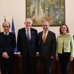 El presidente del TC, C&aacute;ndido Conde-Pumpido, y la vicepresidenta Inmaculada Montalb&aacute;n, en Lisboa, junto a sus hom&oacute;nimos del TC de Portugal 
