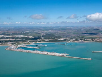 Imagen a&eacute;rea que muestra la base naval de Rota que est&aacute; arrendada a los Estados Unidos desde 1953