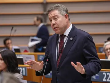 Sesión Plenaria del Comité de las Regiones BRUSELAS (BÉLGICA), 04/03/2026.- El presidente de Castilla-La Mancha, Emiliano García-Page, participa en el debate del dictamen de la resilencia del agua durante la 170ª Sesión Plenaria del Comité de las Regiones este miércoles, en Bruselas. EFE/ Pablo Garrigós