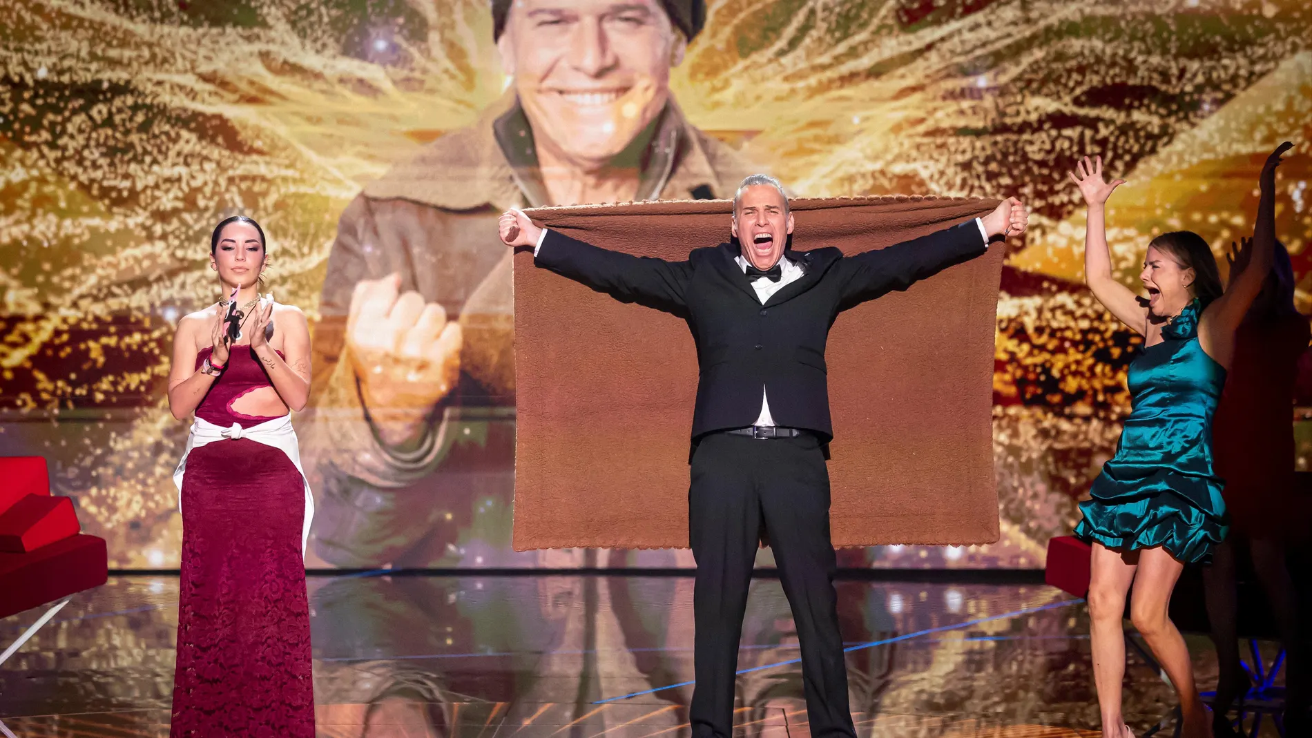 Carlos Lozano celebra su victoria de 'Gran Hermano Dúo'