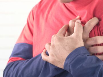 &iquest;Qu&eacute; pasa si sufres un infarto estando solo en casa? Medidas de emergencia en 15 segundos que podr&iacute;an salvarte la vida