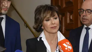 Sonsoles Ónega en la capilla ardiente de su padre, Fernando Ónega Sonsoles Ónega en la capilla ardiente de su padre, Fernando Ónega