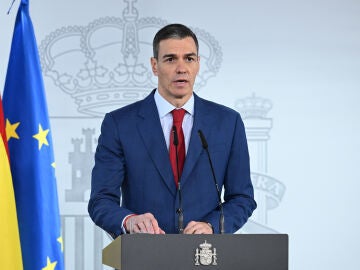 MADRID, 04/03/2026.- El presidente del Gobiernol, Pedro S&aacute;nchez, durante su declaraci&oacute;n institucional este mi&eacute;rcoles en el Palacio de la Moncloa, en la que asegur&oacute; que la posici&oacute;n de su Ejecutivo frente al conflicto b&eacute;lico en Oriente Medio desencadenado por los ataques de EE.UU. e Israel a Ir&aacute;n se resume "en cuatro palabras" con un "No a la guerra", el lema que se populariz&oacute; con la guerra de Irak de 2003. EFE/Moncloa/Borja Puig de la Bellacasa SOLO USO EDITORIAL/SOLO DISPONIBLE PARA ILUSTRAR...