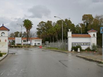 Imagen de la base militar de Rota tras la negativa de S&aacute;nchez a cederlas para apoyo a las operaciones contra Ir&aacute;n. A 4 de marzo de 2026 en Rota, C&aacute;diz (Andaluc&iacute;a, Espa&ntilde;a). El presidente del Gobierno, Pedro S&aacute;nchez, mantiene la posici&oacute;n de Espa&ntilde;a del &lsquo;No a la guerra&rsquo; en relaci&oacute;n al conflicto armado de Estados Unidos e Israel contra Ir&aacute;n, por lo que sostiene la negativa de ceder las bases militares de Mor&oacute;n y Rota, para el apoyo estrat&eacute;gico en las operaciones militares. Cabe recordar que el pre...