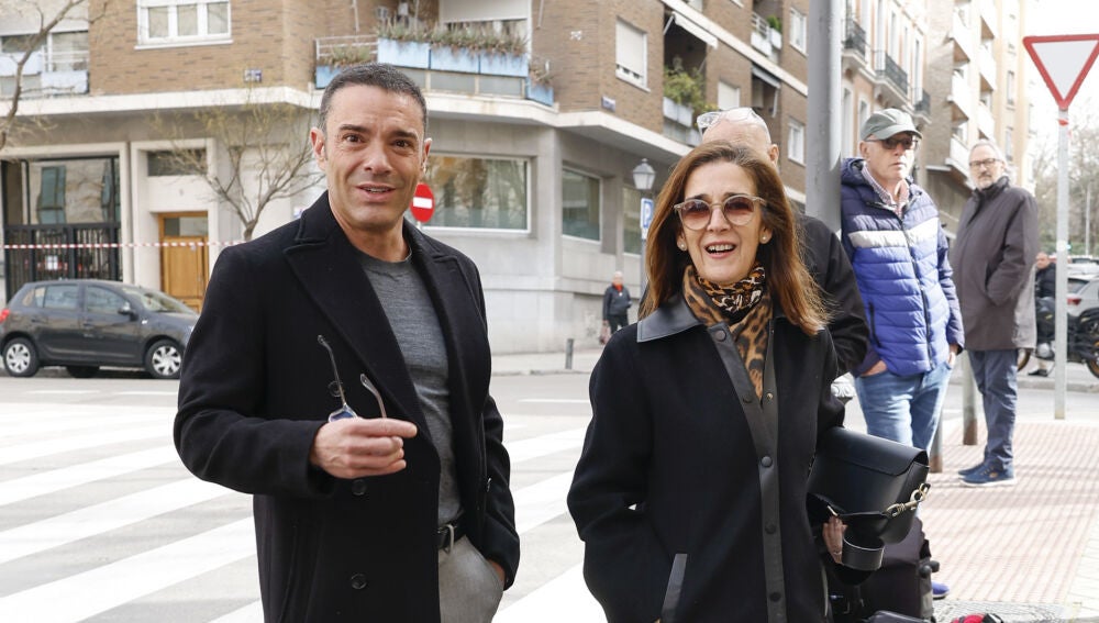 Antonio Rossi y Paloma García-Pelayo en la capilla ardiente de Fernando Ónega