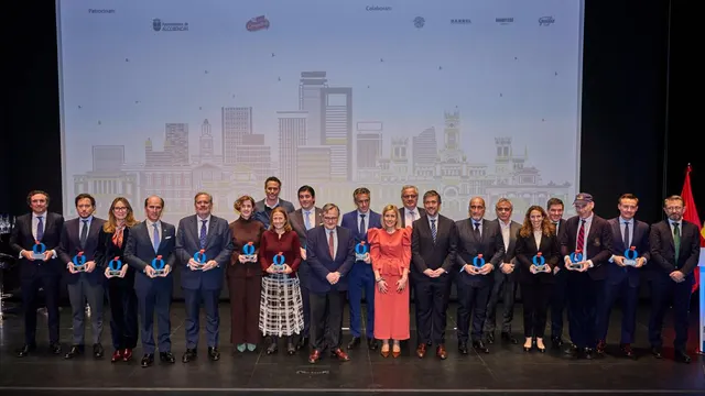 Foto de familia de los premiados en los VIII Premios Comunidad de Madrid de LA RAZÓN
