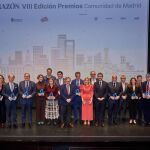 Foto de familia de los premiados en los VIII Premios Comunidad de Madrid de LA RAZ&Oacute;N