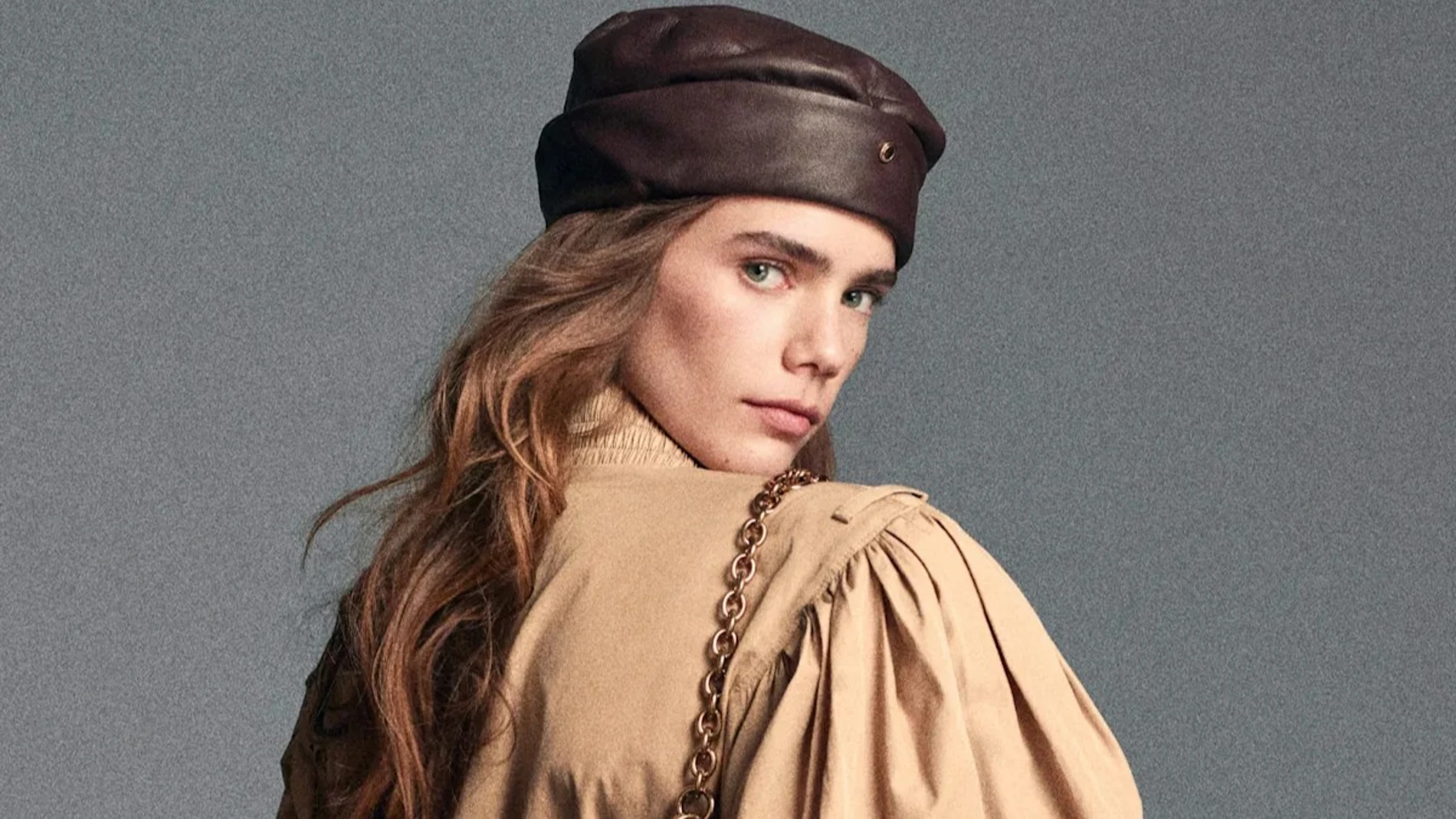 La silueta de chaqueta de Chloe con mangas abullonadas