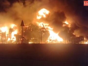 Sucesos.- AMP.- El Gobierno env&iacute;a un Es-Alert a la zona del incendio de Los T&aacute;nagos y aconseja cerrar puertas y ventana