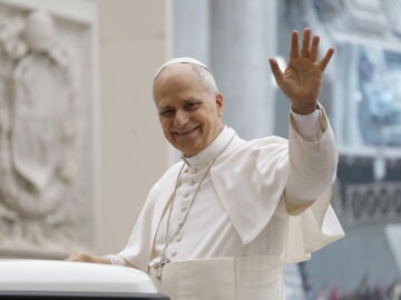 March 4, 2026, Vatican City, VATICAN: Pope Leo XIV waves during his weekly General Audience in Saint Peter's Square, Vatican City, 04 March 2026. ANSA/FABIO FRUSTACI Europa Press/Contacto/Fabio Frustaci 04/03/2026 ONLY FOR USE IN SPAIN