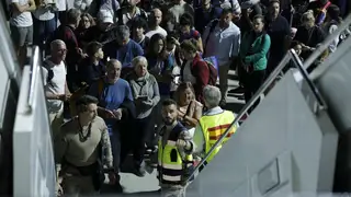 El avión militar para traer a españoles de Oriente Medio ha llegado a Omán Mascate (Omán), 04/03/2026.- Embarque en el avión A330 del Ejército del Aire y del Espacio, con capacidad para unas 250 personas, en el aeropuerto de Omán para evacuar a españoles que se encuentran atrapados en Oriente Medio debido a la guerra de Irán y desean regresar a España. EFE/Mº de Defensa -SÓLO USO EDITORIAL/SOLO USO PERMITIDO PARA ILUSTRAR LA NOTICIA QUE APARECE EN EL PIE DE FOTO (CRÉDITO OBLIGATORIO)-