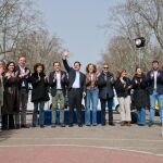 El candidato del PP, Alfonso Fern&aacute;ndez Ma&ntilde;ueco, junto a Conrado &Iacute;scar, Mercedes Cantalapiedra, Mar&iacute;a Pardo y el resto de miembros de la candidatura del Partido Popular por Valladolid