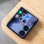 El Xiaomi Mix Flip apuesta por un dise&ntilde;o plegable tipo concha muy compacto