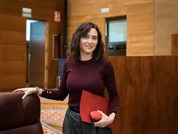 Ayuso comparece en la Asamblea para explicar los cambios en Educación y tras alcanzar un acuerdo con rectores La presidenta de la Comunidad de Madrid, Isabel Díaz Ayuso, durante un pleno en la Asamblea de Madrid, a 5 de marzo de 2026, en Madrid (España). Ayuso comparece hoy a petición propia en el Pleno de la Asamblea de Madrid para explicar los cambios en la Consejería de Educación, Ciencia y Universidades y tras alcanzar un acuerdo de financiación con los rectores de las universidades públicas. 05 MARZO 2026 Diego Radamés / Europa Press 05/03/2026