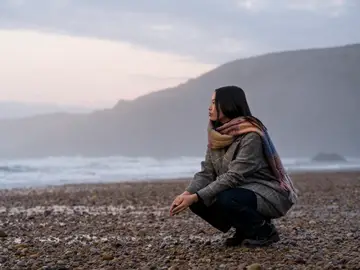 La psicología explica por qué las personas atractivas y amables a veces no tienen amigos cercanos: suelen ser valoradas por lo que ofrecen, no por quiénes son La psicología explica por qué las personas atractivas y amables a veces no tienen amigos cercanos: suelen ser valoradas por lo que ofrecen, no por quiénes son