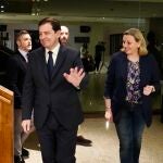 El candidato del PP, Alfonso Fern&aacute;ndez Ma&ntilde;ueco, llega al debate