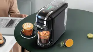 Su bomba de presión permite preparar espresso con crema intensa HiBREW H11