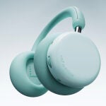 Los auriculares de CMF tienen un dise&ntilde;o muy llamativo