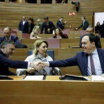 El president de la Generalitat responde en el pleno de Les Corts Valencianes a preguntas de los grupos parlamentarios