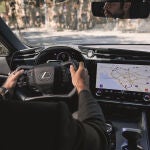Lexus reinventa la conducci&oacute;n con su nuevo volante y el sistema steer-by-wire 