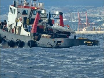 El buque remolcador 'Sylvia M', que se hab&iacute;a dado a la fuga en el Puerto de la Luz
