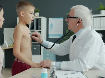 DKV, Asisa y AXA lideran las pólizas más competitivas: seguros de salud con hospitalización incluida desde 26 euros Seguro médico